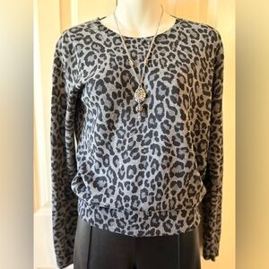 Amazon Essentials Gray Animal Print Knit Sweater, size S